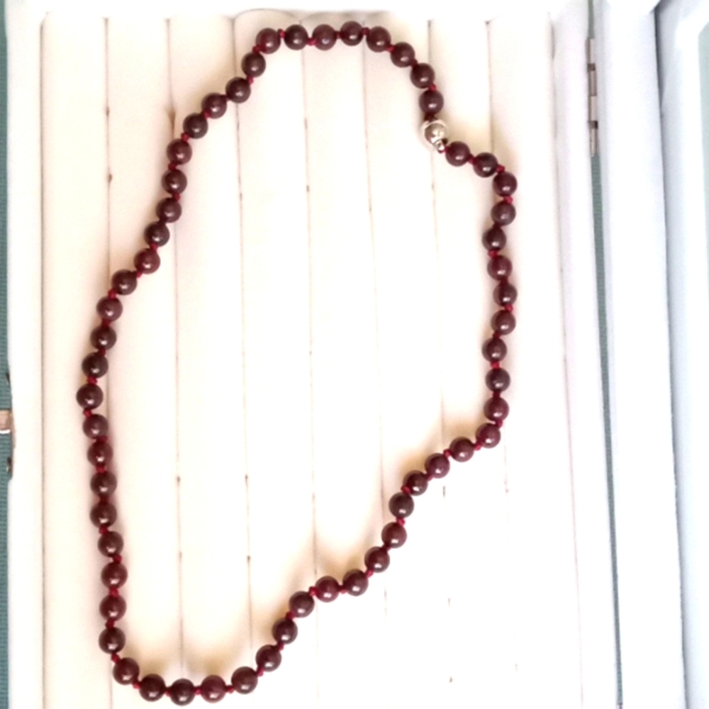 MOZAMBIQUE GARNET BEADED HAND KNOTTED NECKLACE